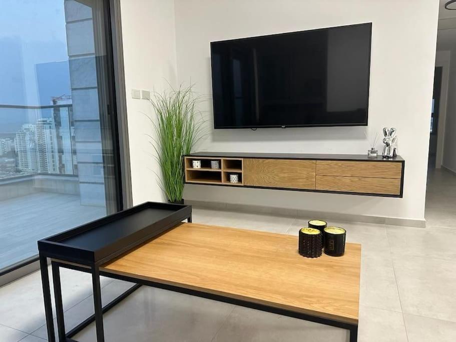 Elegant 3 Bedroom Ocean View Condo In Kiryat Yam Qiryat Yam Exterior photo
